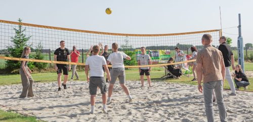 Volleyball game. Ania Holding family picnic