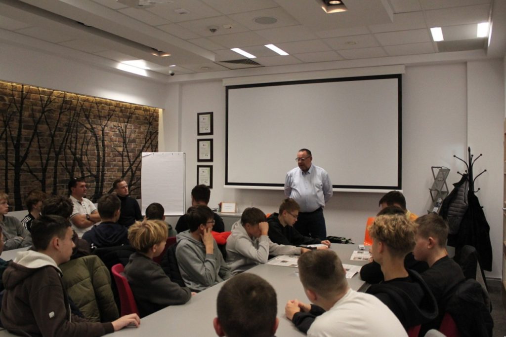 activities for the patron class Ania Holding